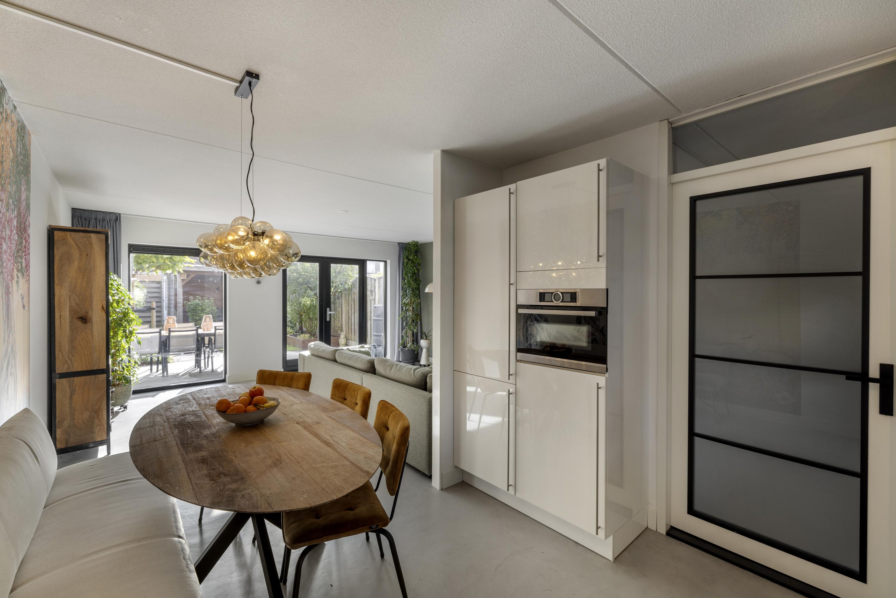 Tussenwoning te koop: Laan van Broekpolder 268, Beverwijk