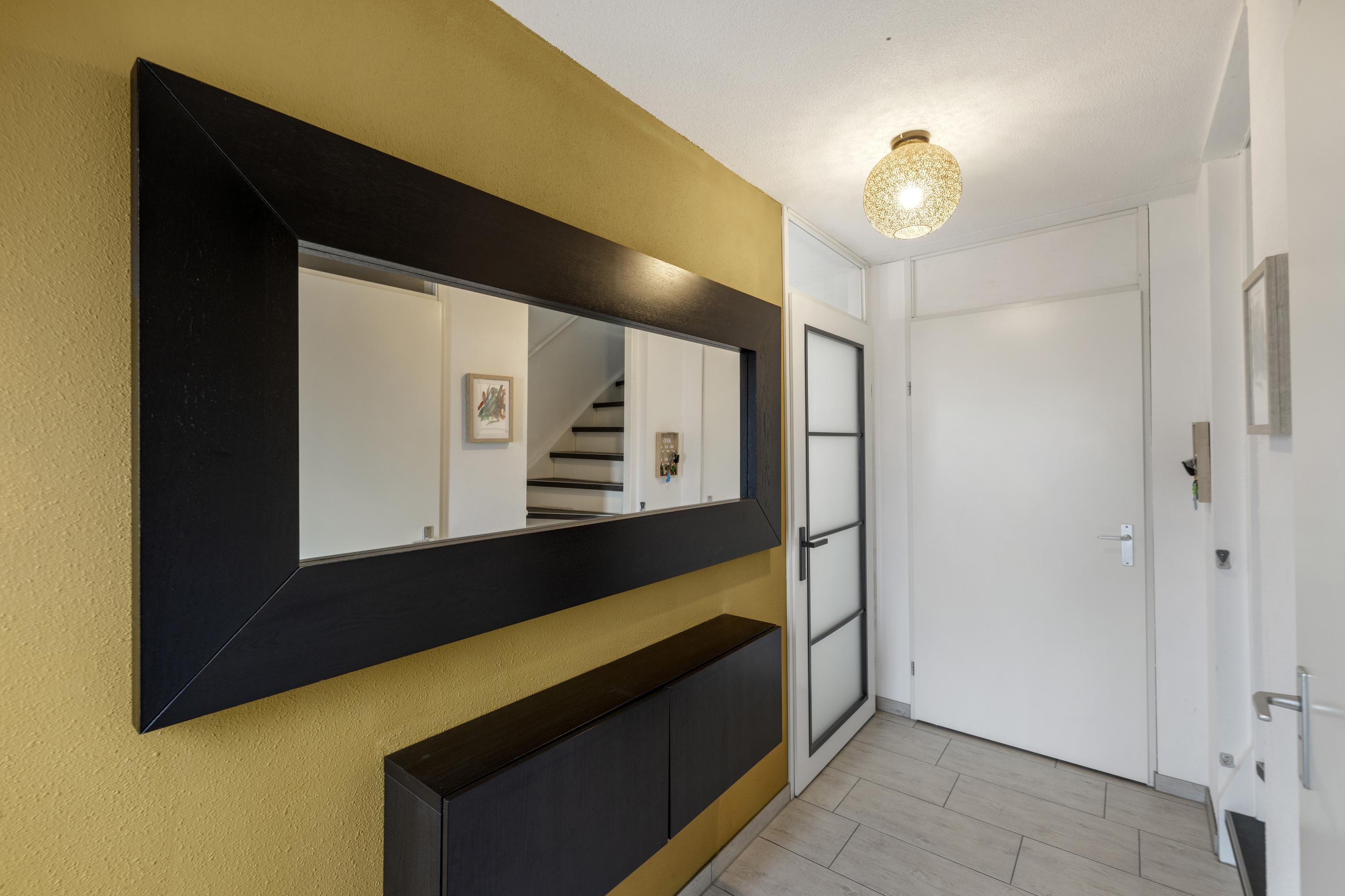 Tussenwoning te koop: Laan van Broekpolder 268, Beverwijk