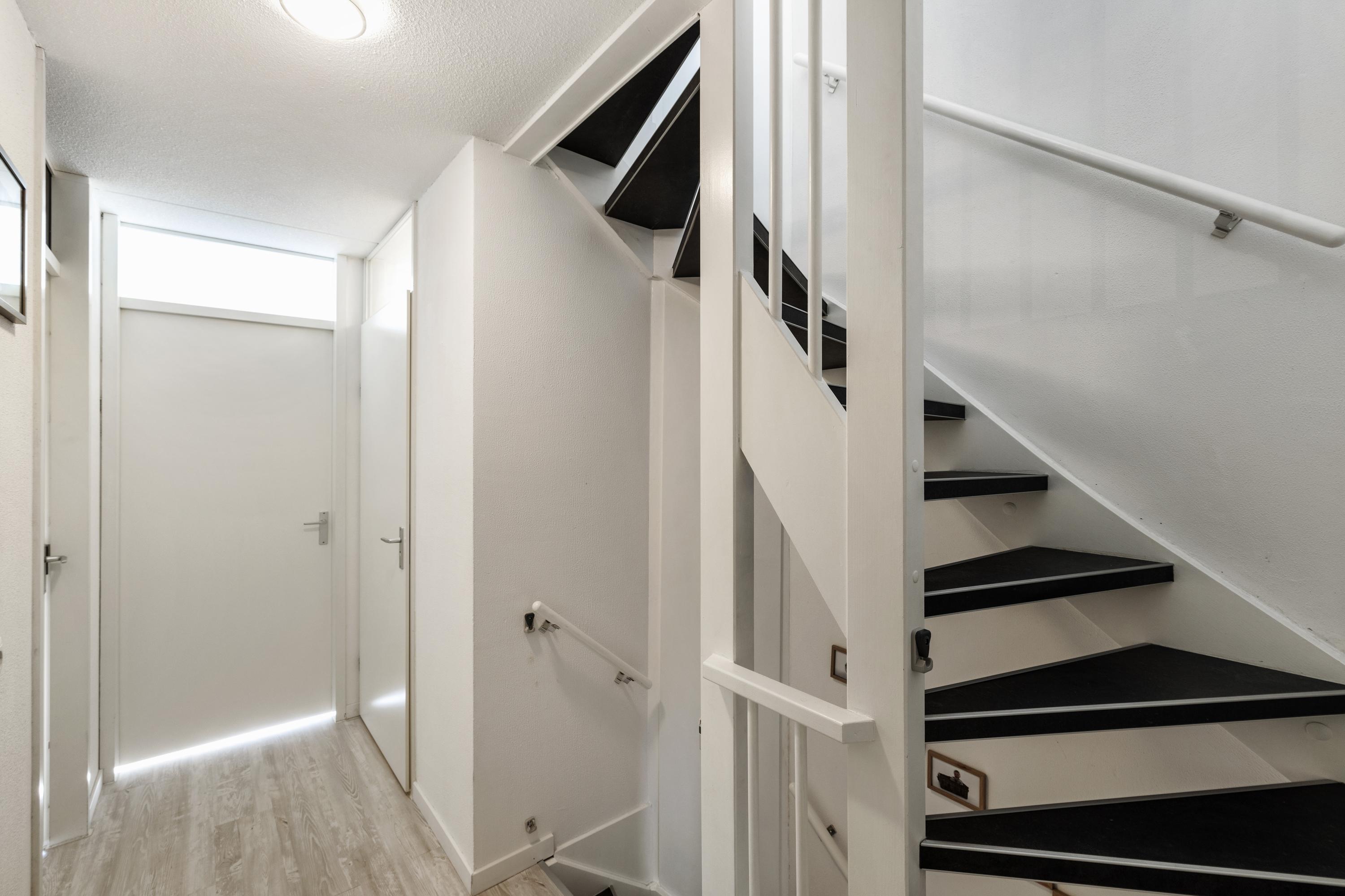 Tussenwoning te koop: Laan van Broekpolder 268, Beverwijk