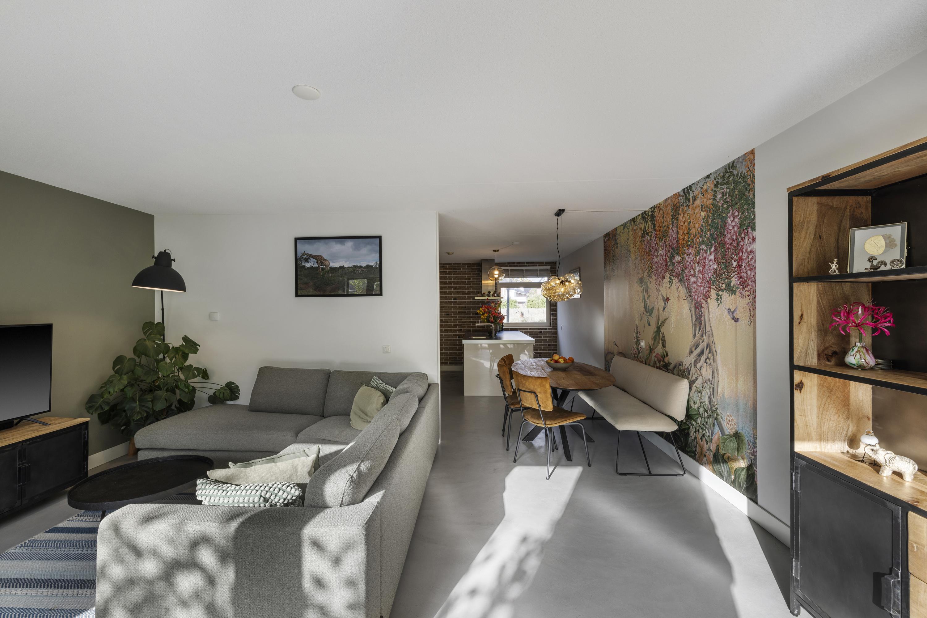 Tussenwoning te koop: Laan van Broekpolder 268, Beverwijk