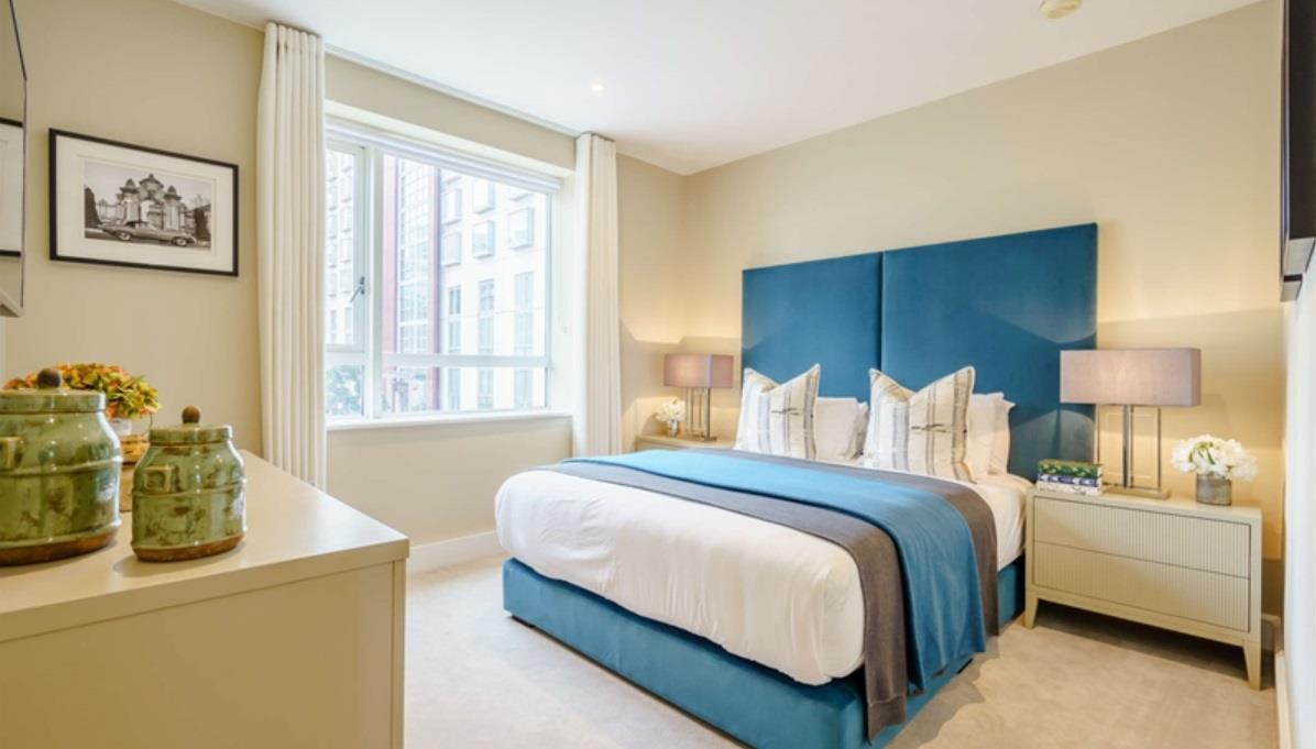 Flat Westferry Circus in Greater London