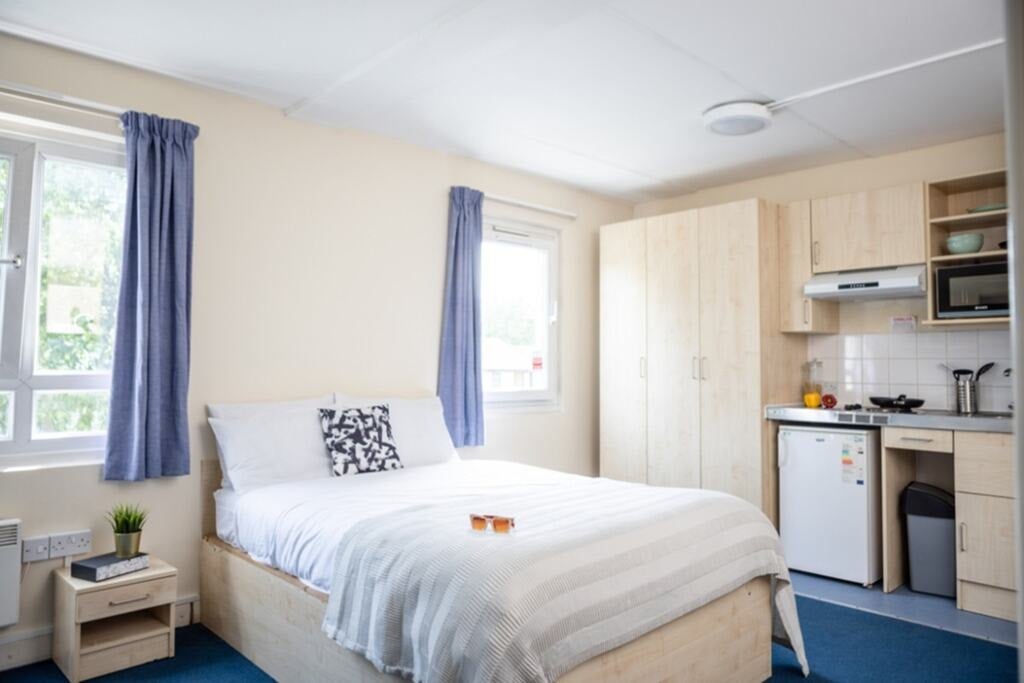 Room Creek Road in Greater London