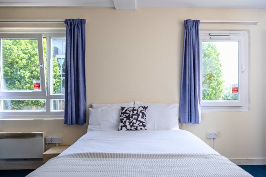 Room Creek Road in Greater London