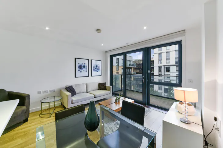 Flat Upper North Street in Greater London
