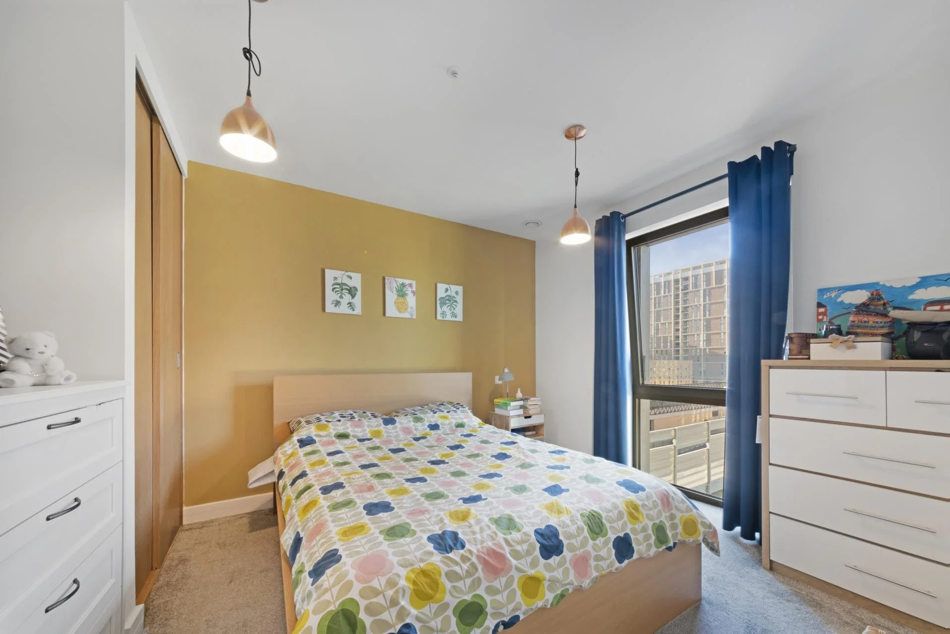 Flat Rathbone Market in Greater London