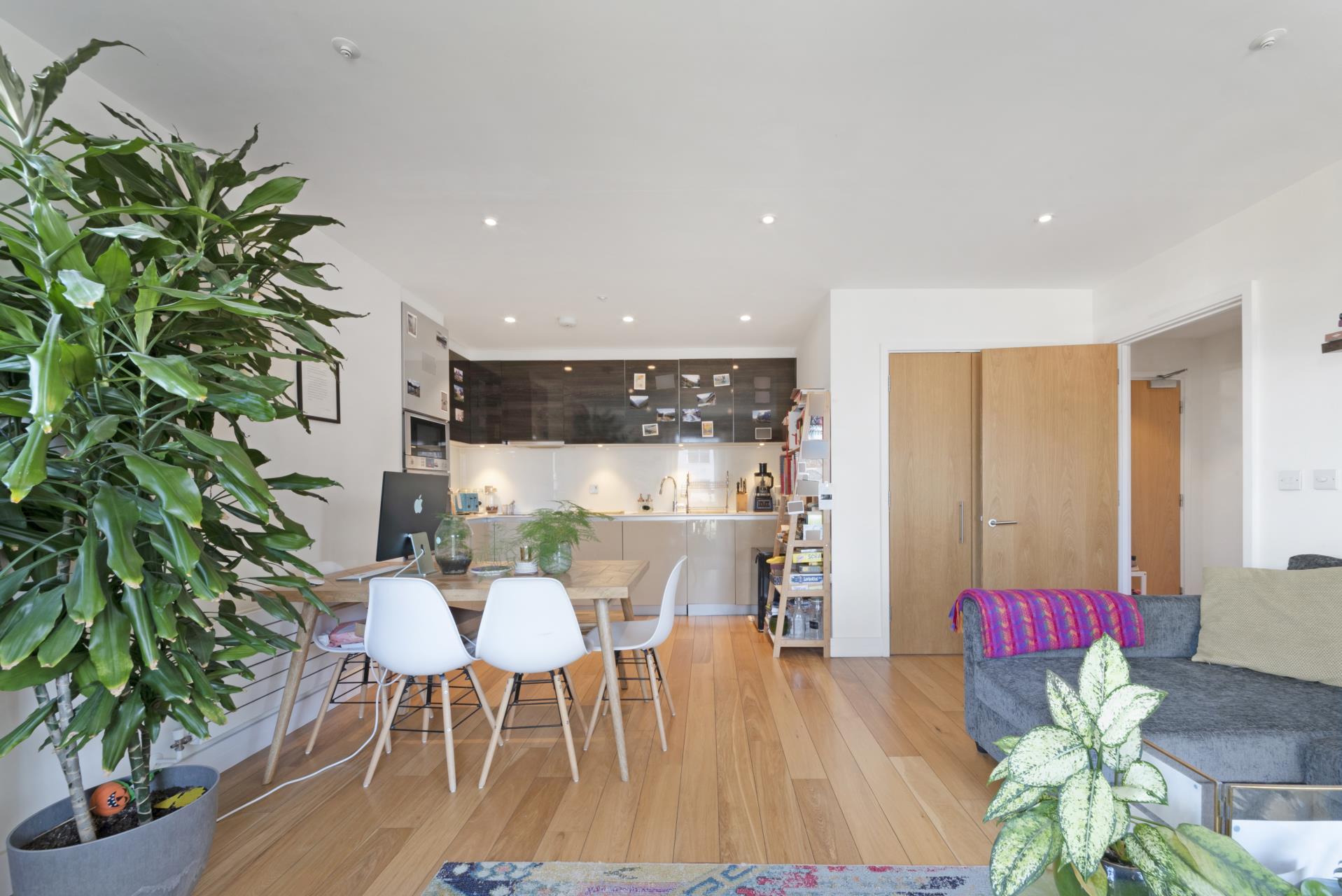 Flat Rathbone Market in Greater London
