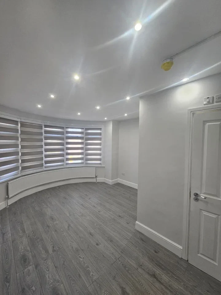 Room Grenoble Gardens in Greater London
