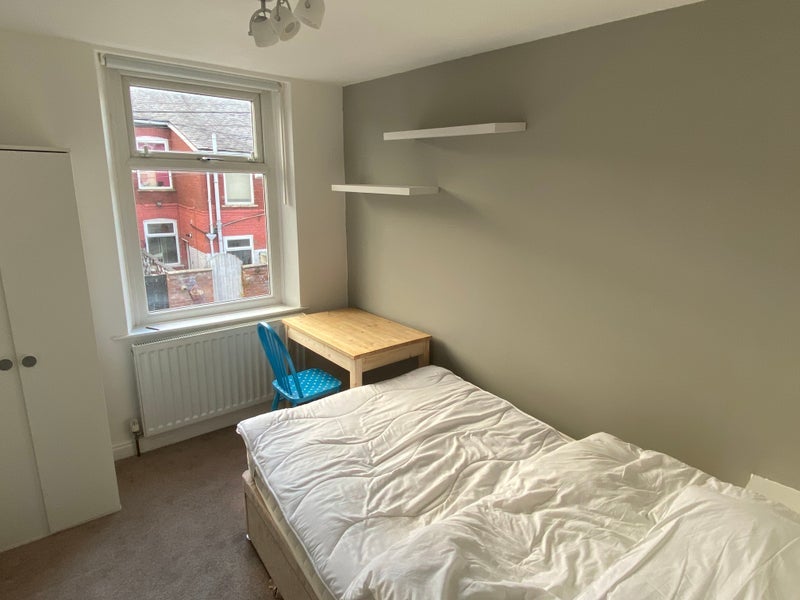 Room Fitzwarren Street in Salford