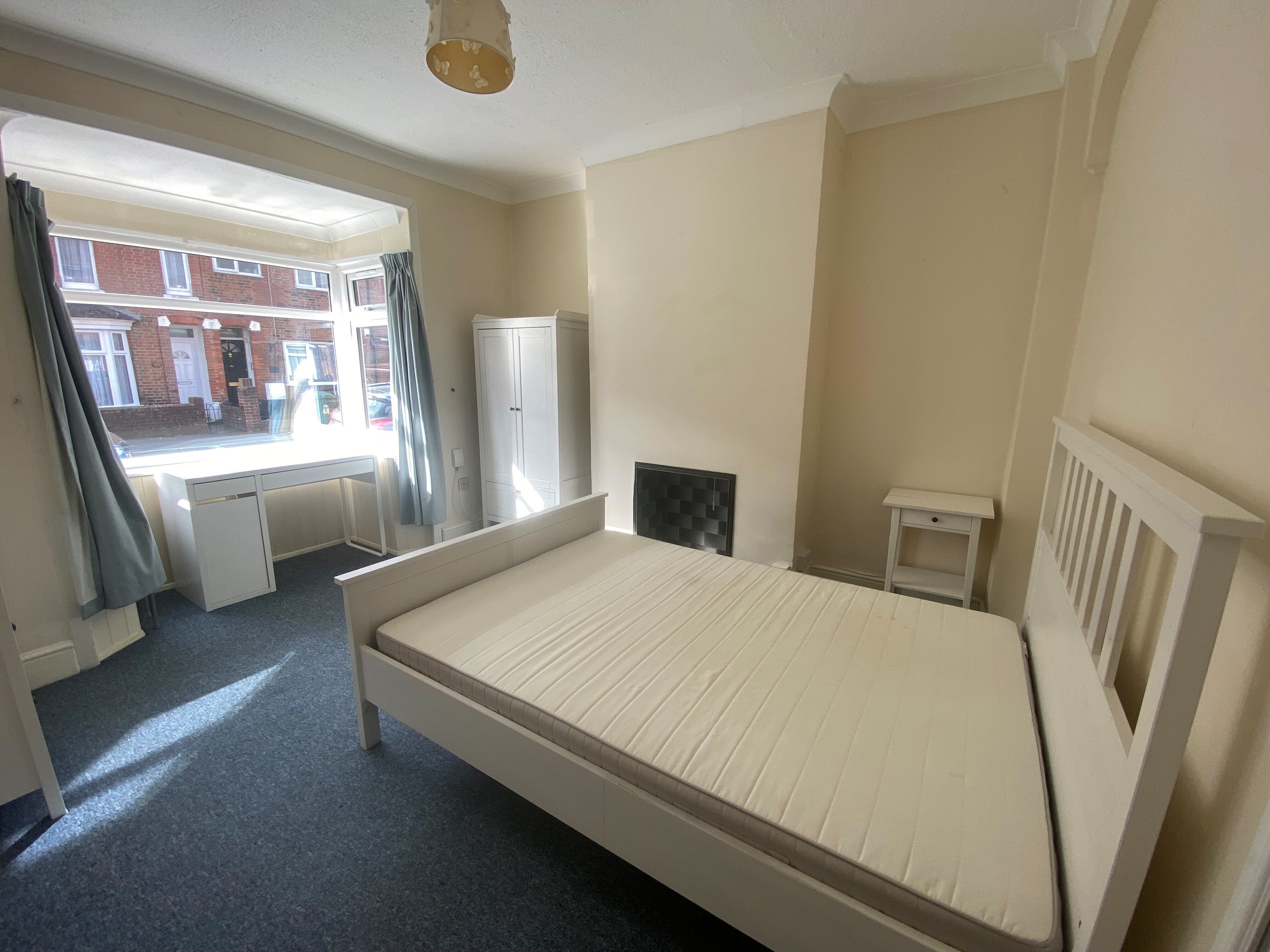 Room Milton Road in Southampton