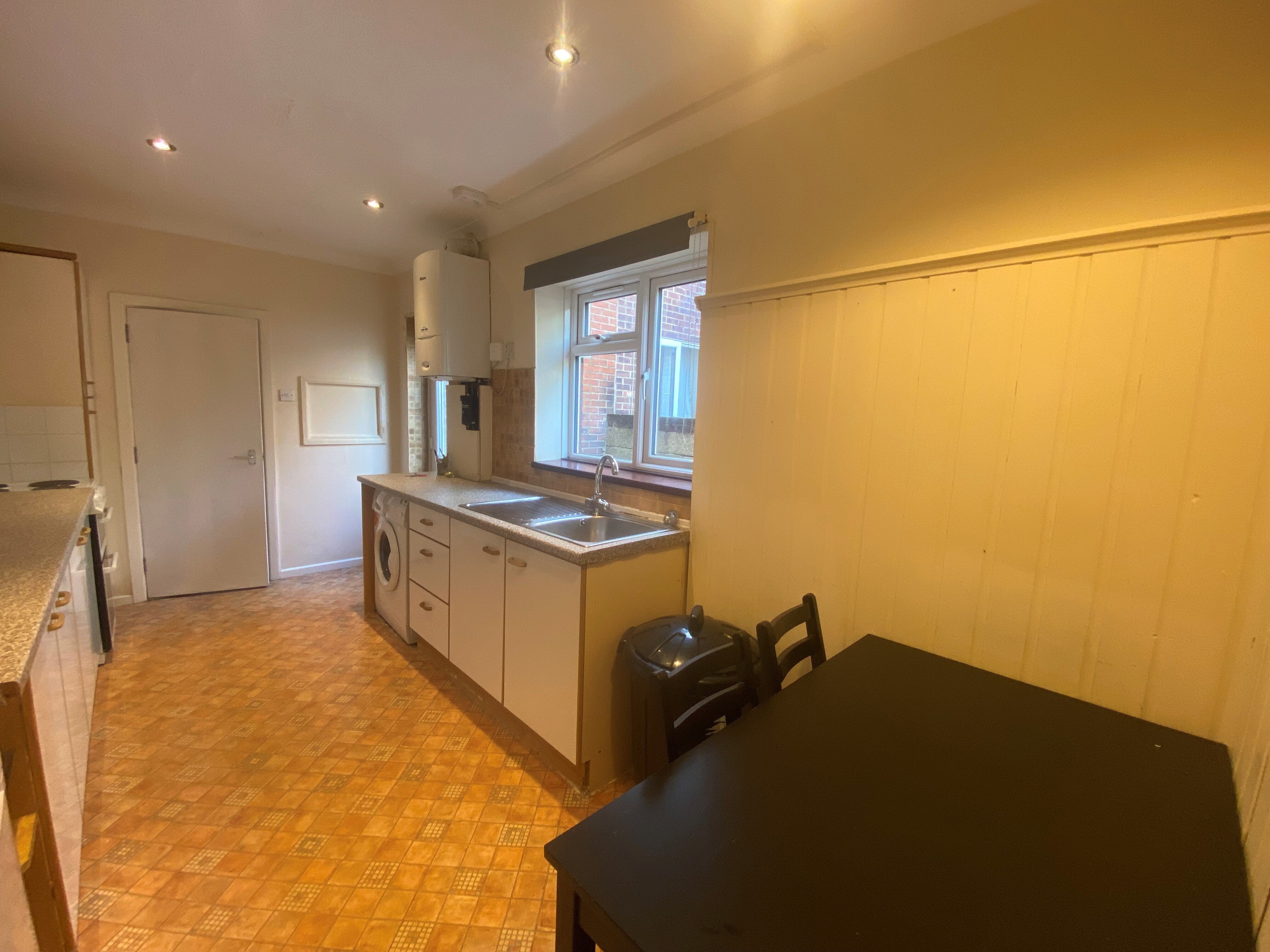 Room Milton Road in Southampton