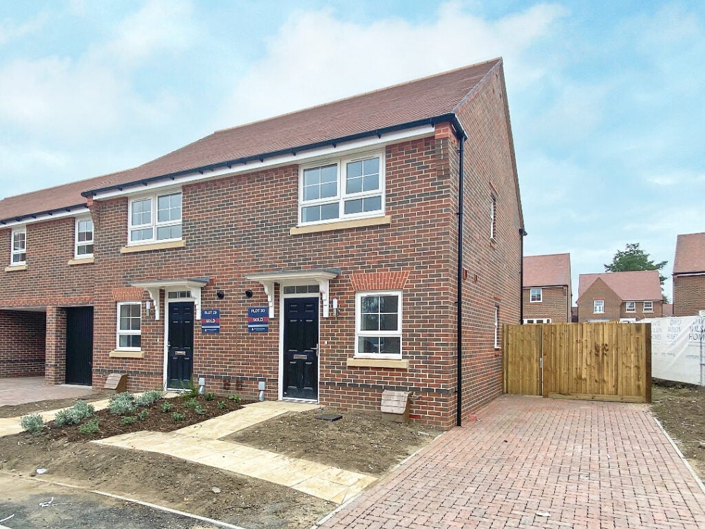 House Blackburne Way in Guildford