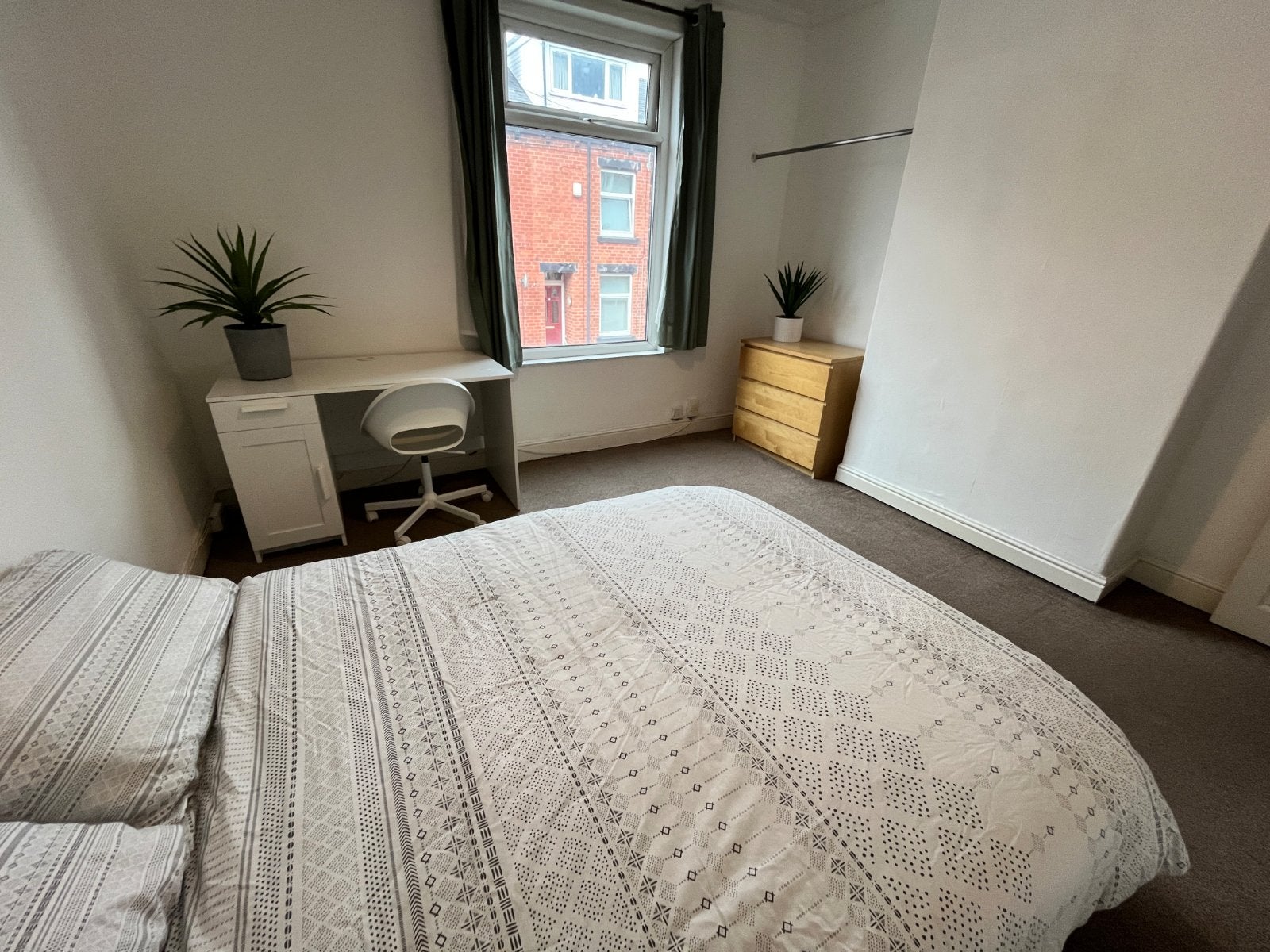 House Burley Lodge Terrace in Leeds