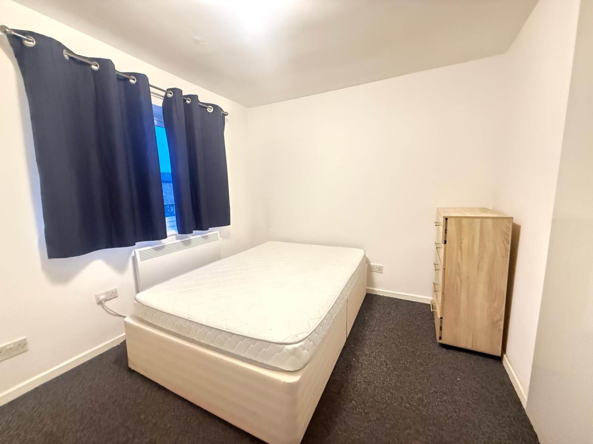 Flat Pinn Close in Greater London