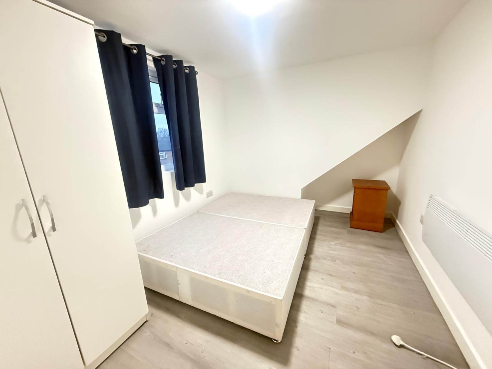 Flat Pinn Close in Greater London