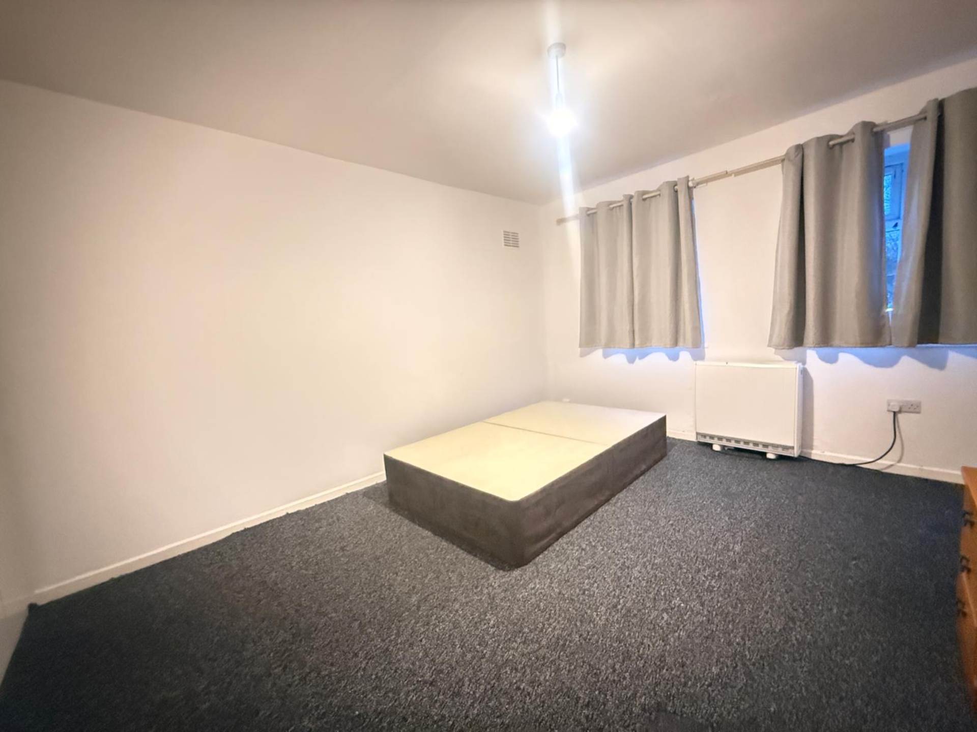Flat Pinn Close in Greater London