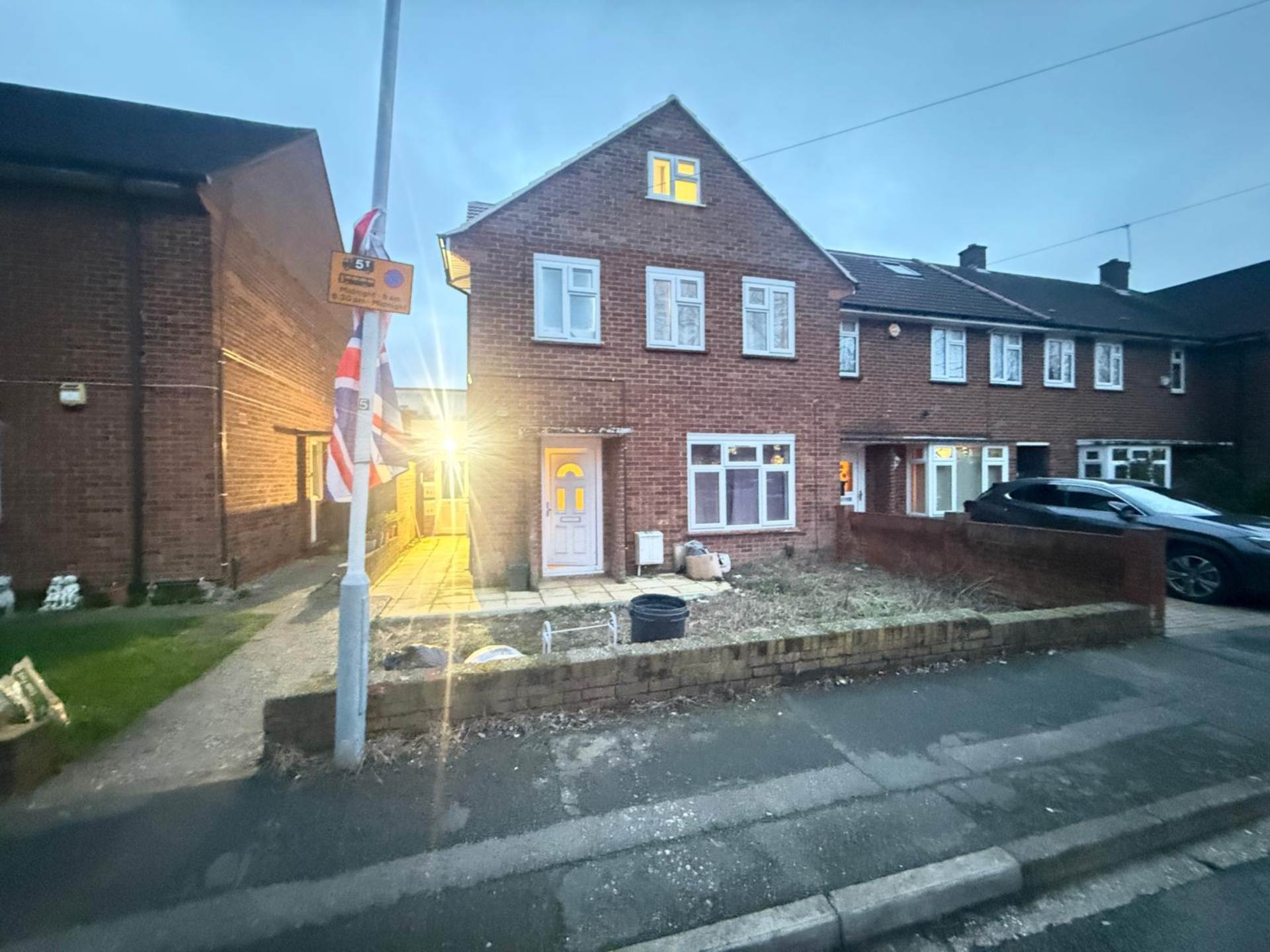 Flat Pinn Close in Greater London