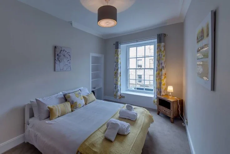 Flat Raeburn Place in City of Edinburgh