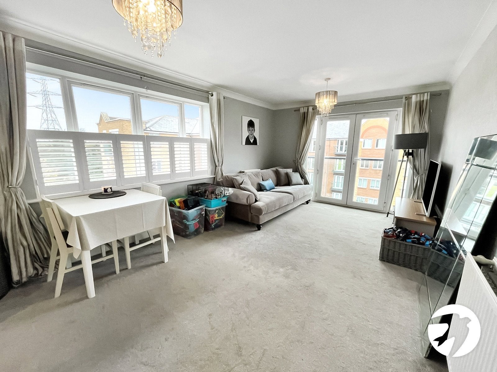 Flat Robinson Way in Dartford