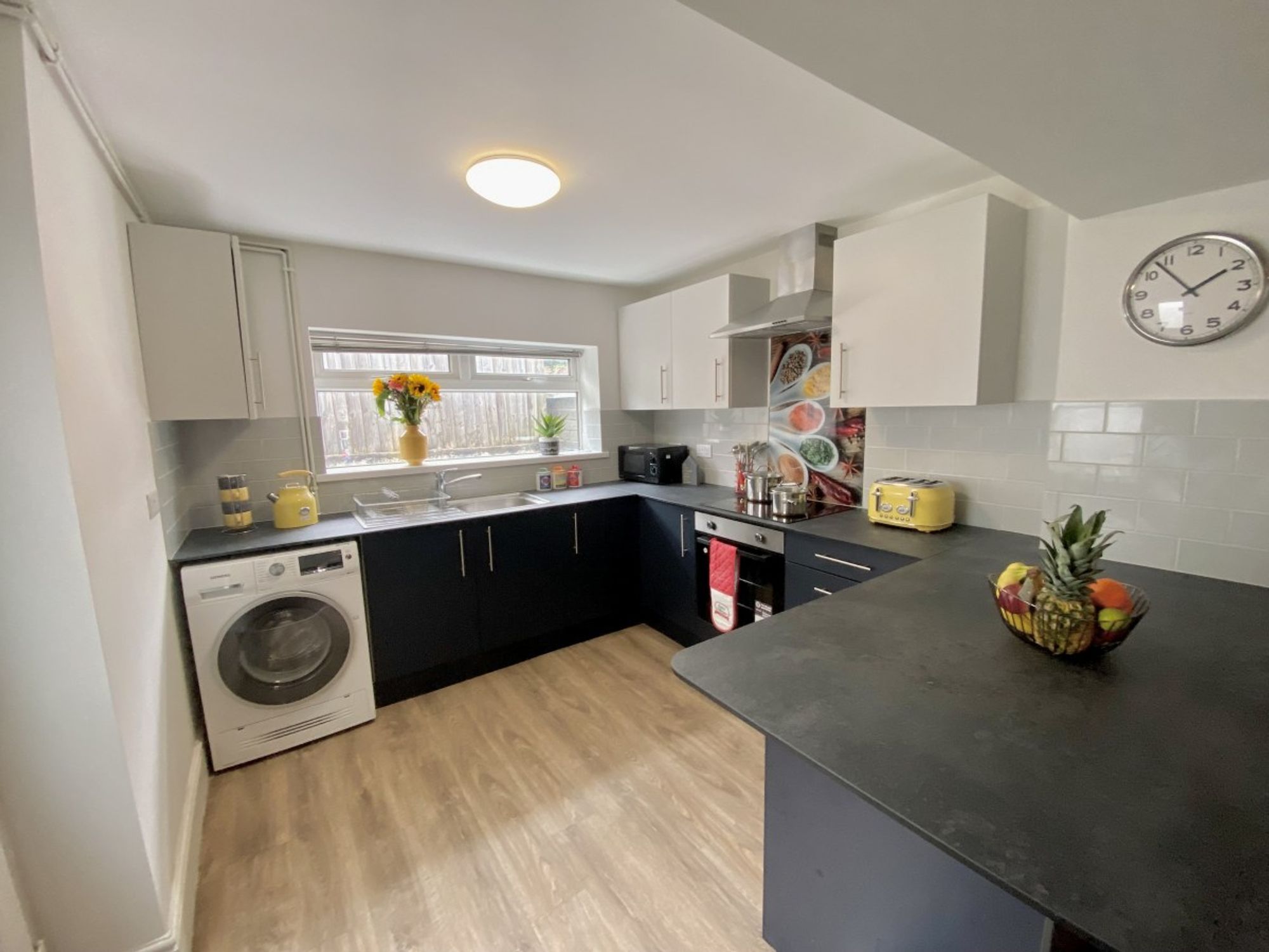 Flat Rhondda Street in Swansea