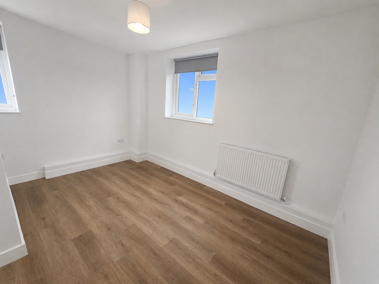 Flat Tenda Road in Greater London