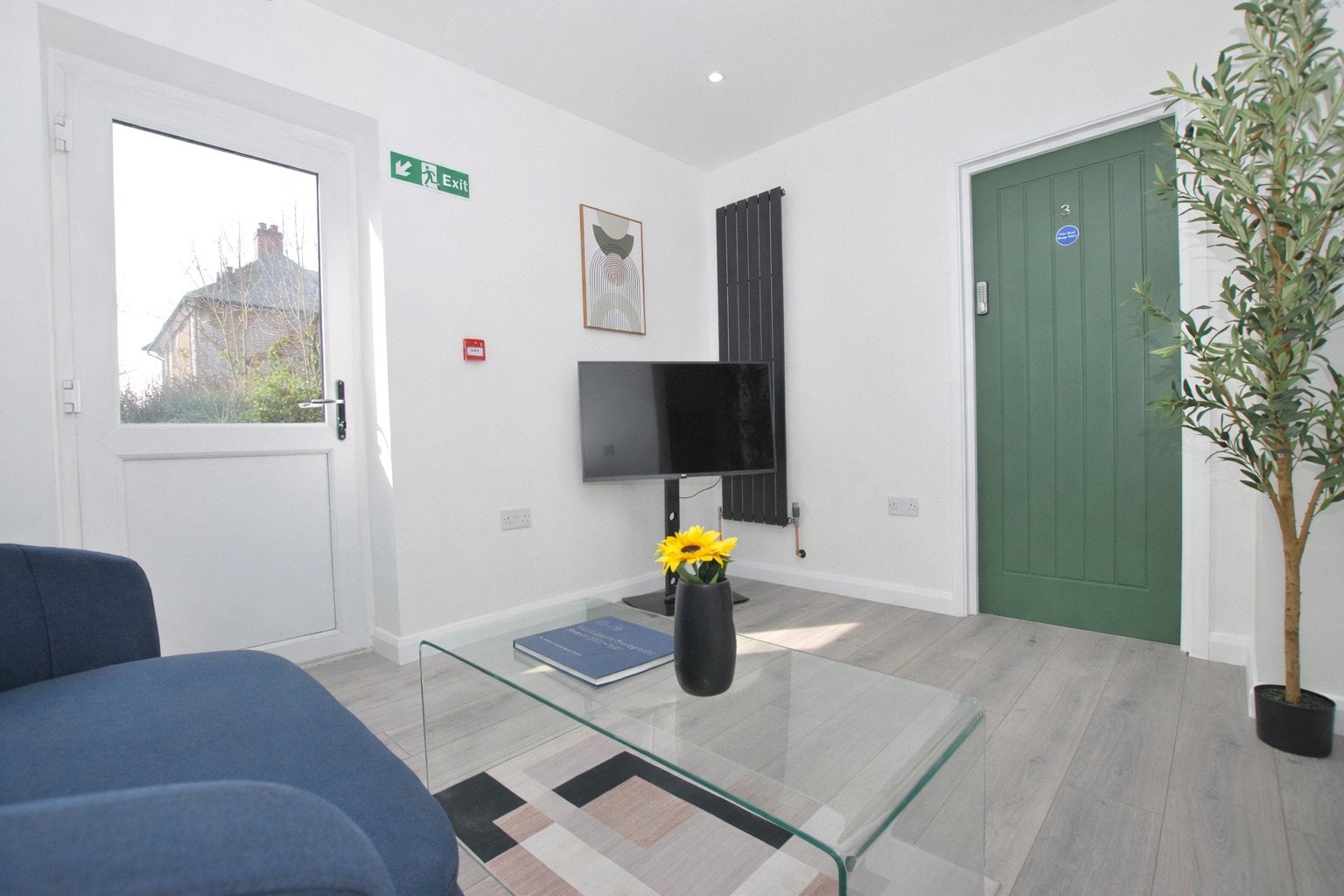 Flat Woodside Road in Guildford