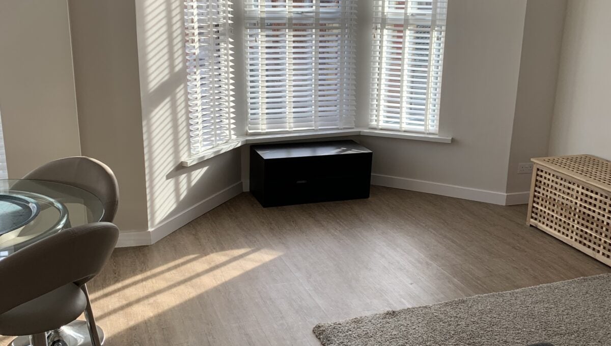 Flat Cymmer Street in Cardiff