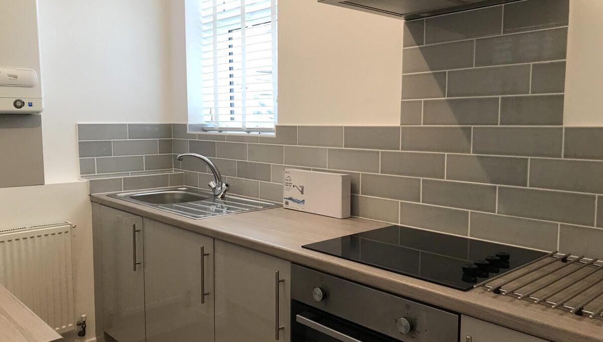 Flat Cymmer Street in Cardiff