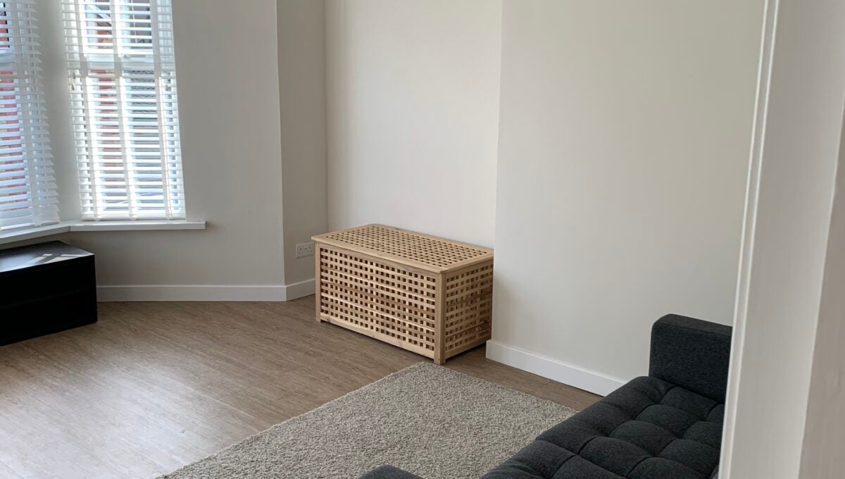 Flat Cymmer Street in Cardiff