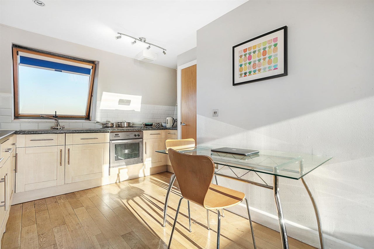 Flat Howletts Road in Greater London