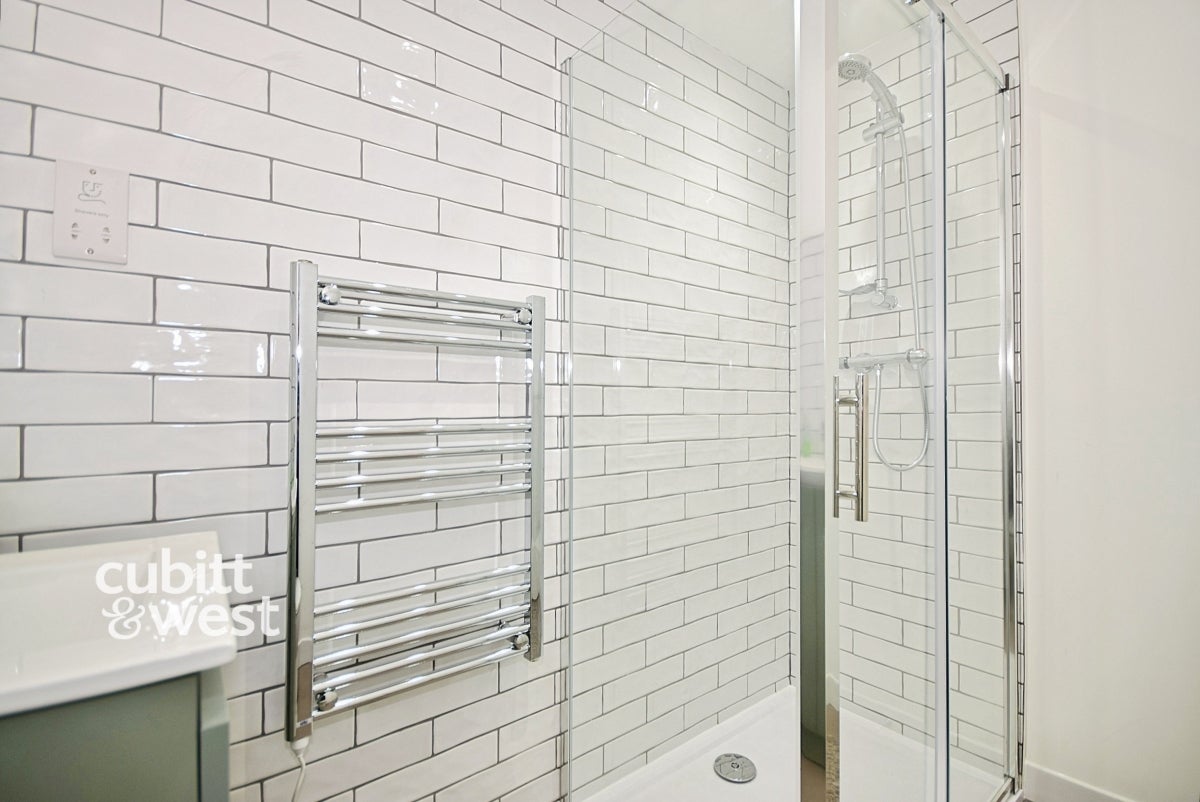 Flat Cator Crescent in Greater London