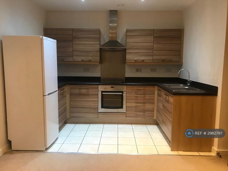 Flat Houseman Crescent in Manchester