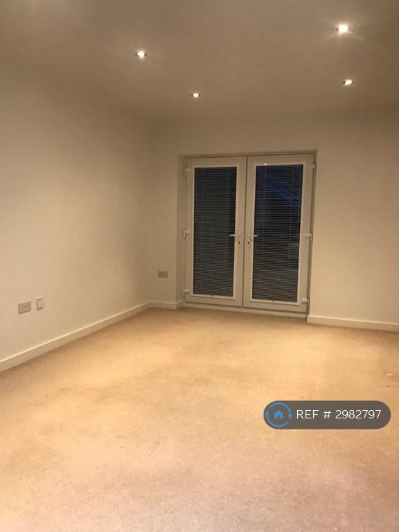 Flat Houseman Crescent in Manchester