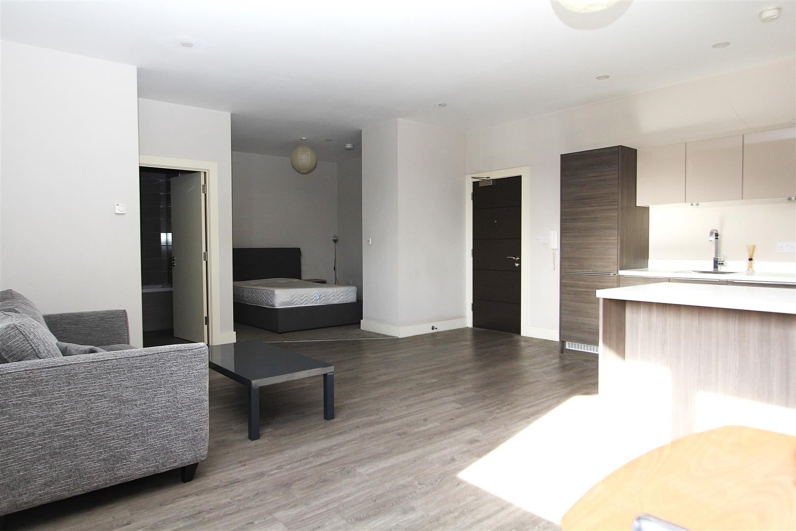 Flat Dawsons Square in Leeds