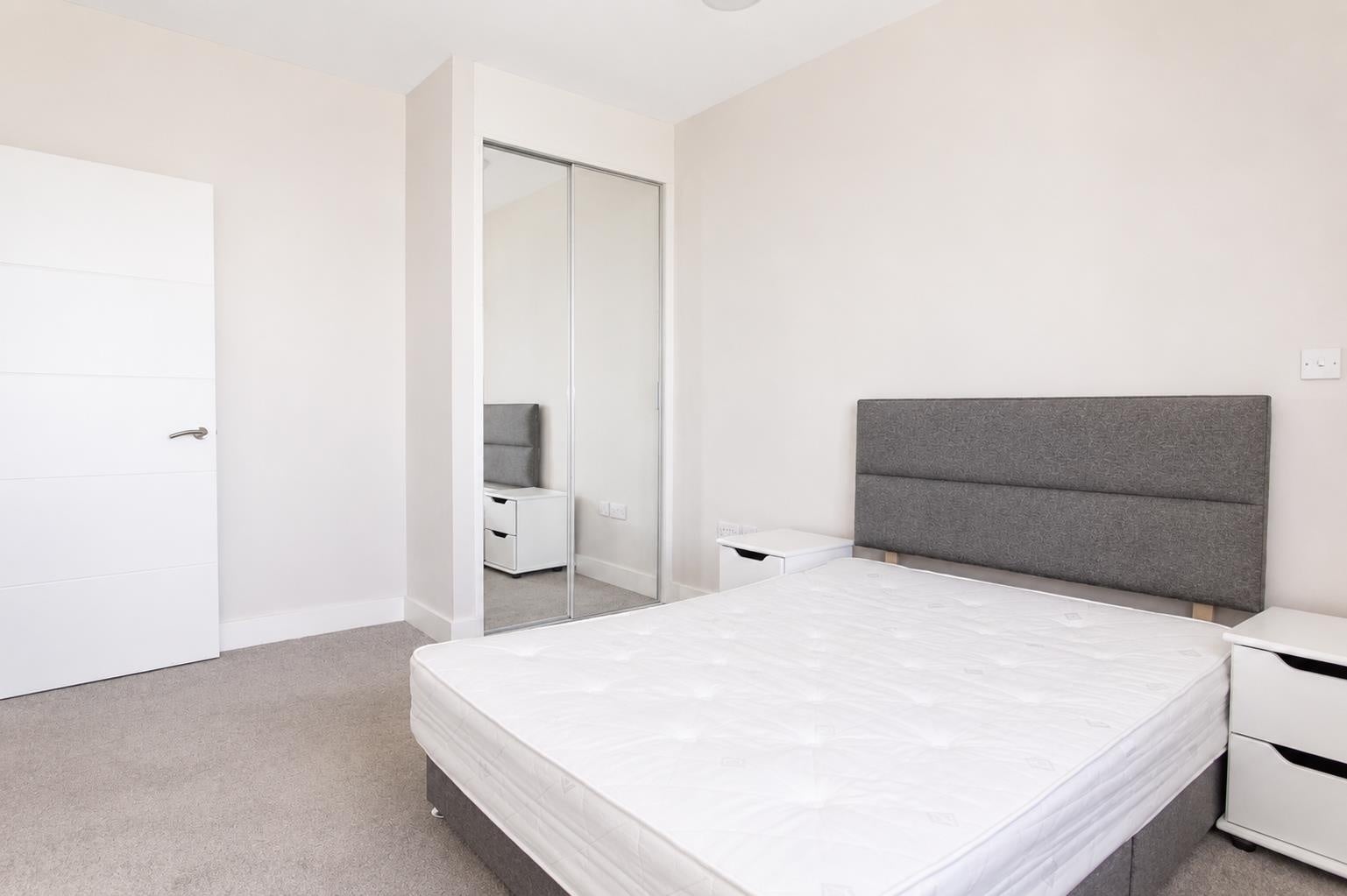 Flat Dawsons Square in Leeds