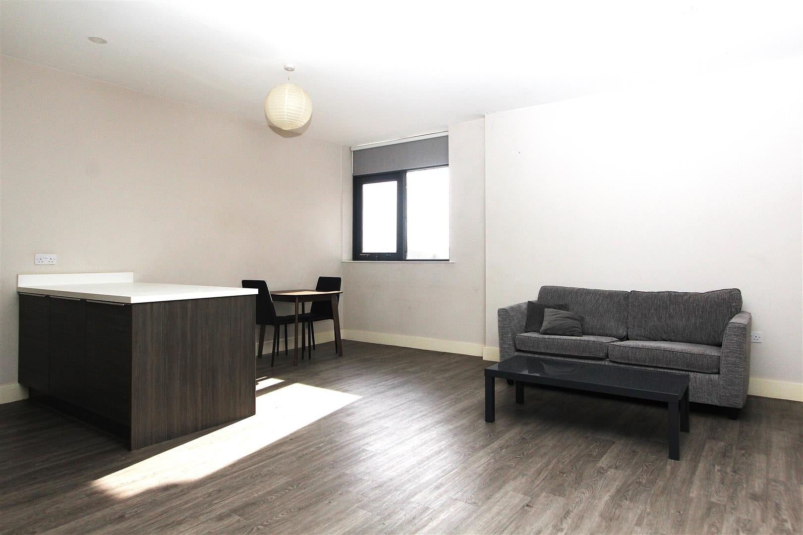 Flat Dawsons Square in Leeds