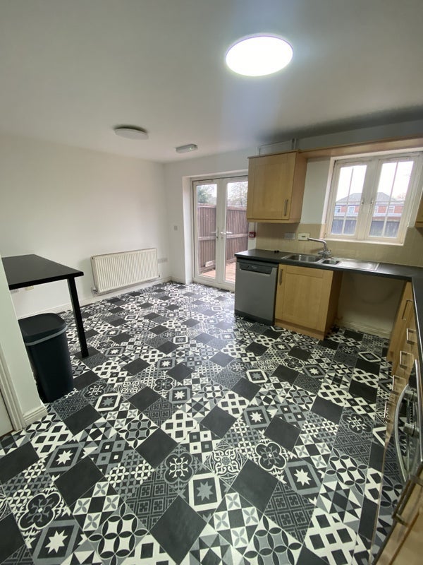 Room Denbigh Avenue in Bassetlaw