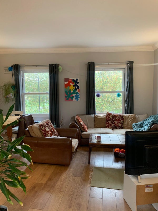 Room Burdett Road in Greater London