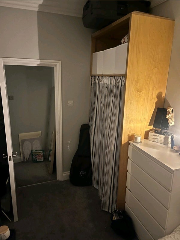 Room Burdett Road in Greater London