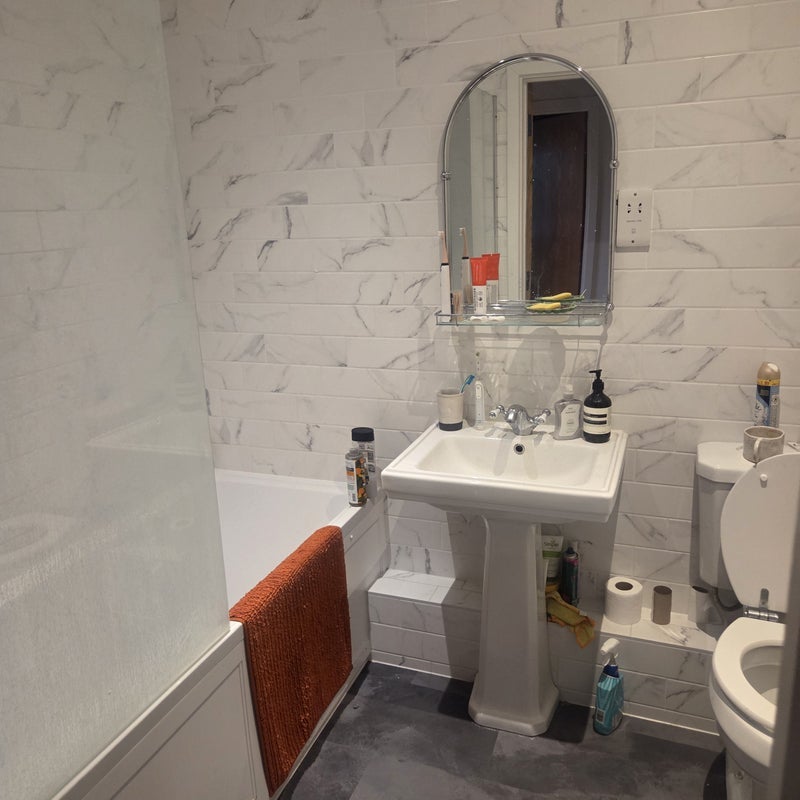 Room Middleton Road in Greater London