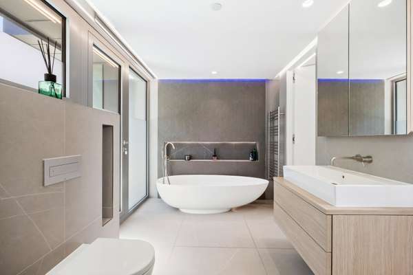 House Fountain Drive in Greater London
