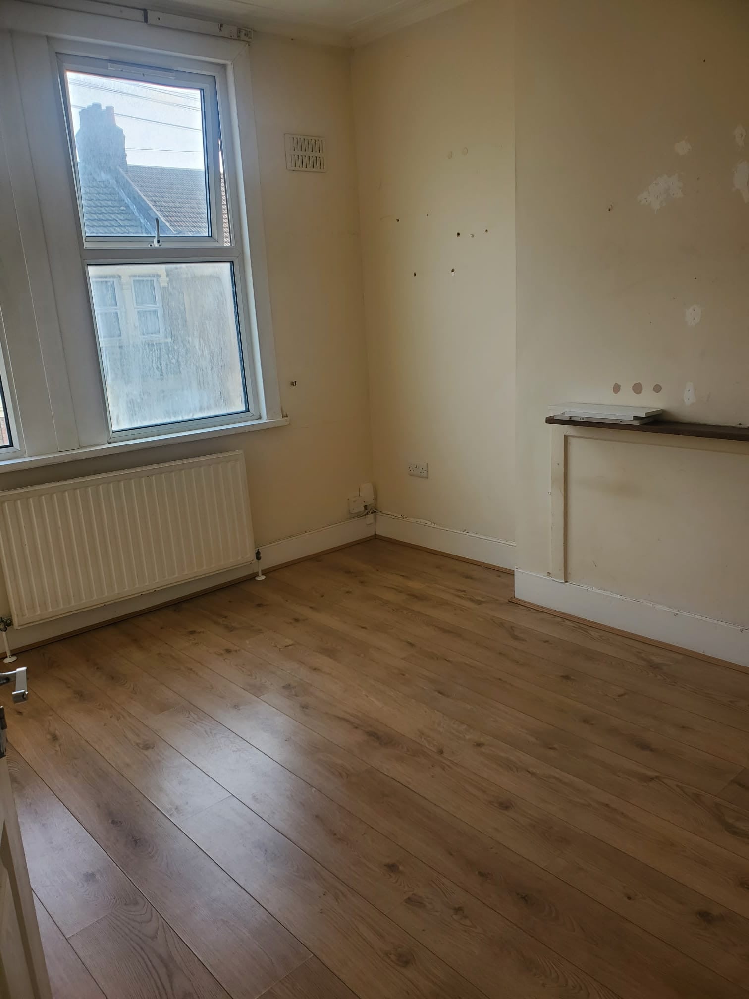 Flat Browning Road in Greater London