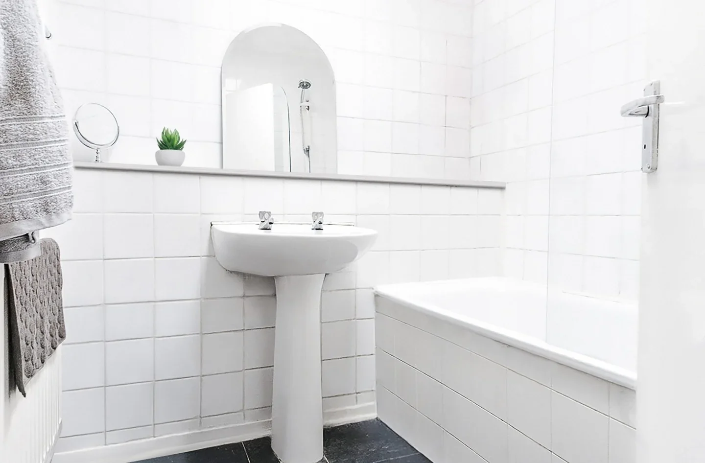 Room Guildford Road in Greater London