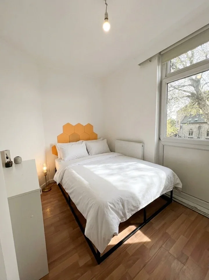 Room Guildford Road in Greater London