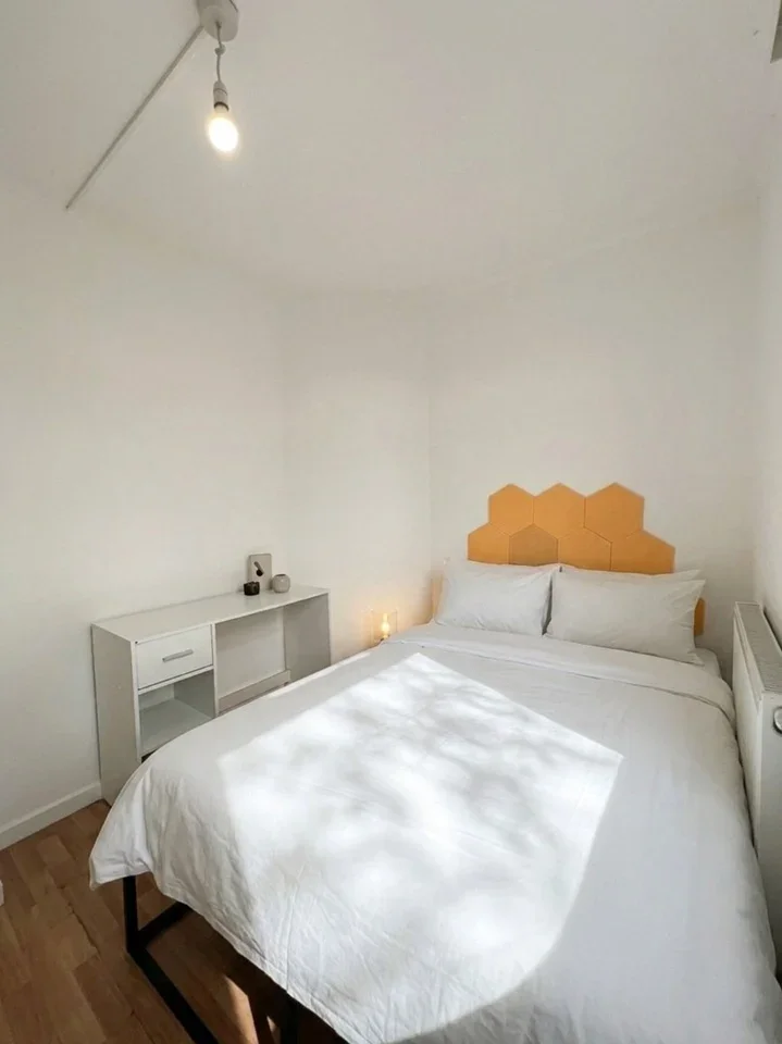 Room Guildford Road in Greater London