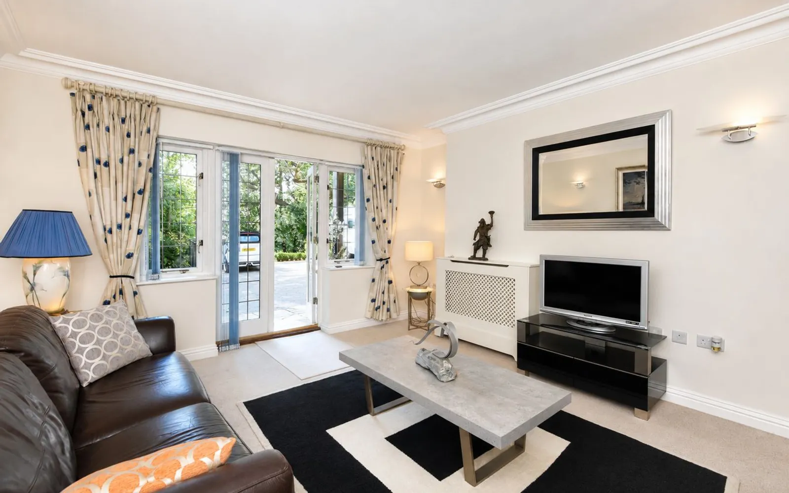 Flat Chaucer Avenue in Elmbridge