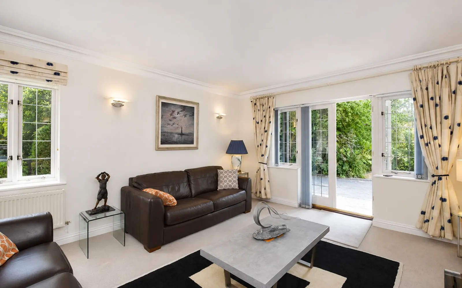 Flat Chaucer Avenue in Elmbridge