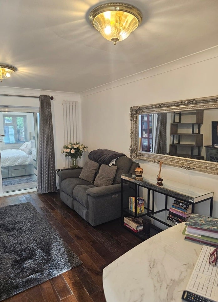 Room Dewlands Avenue in Dartford
