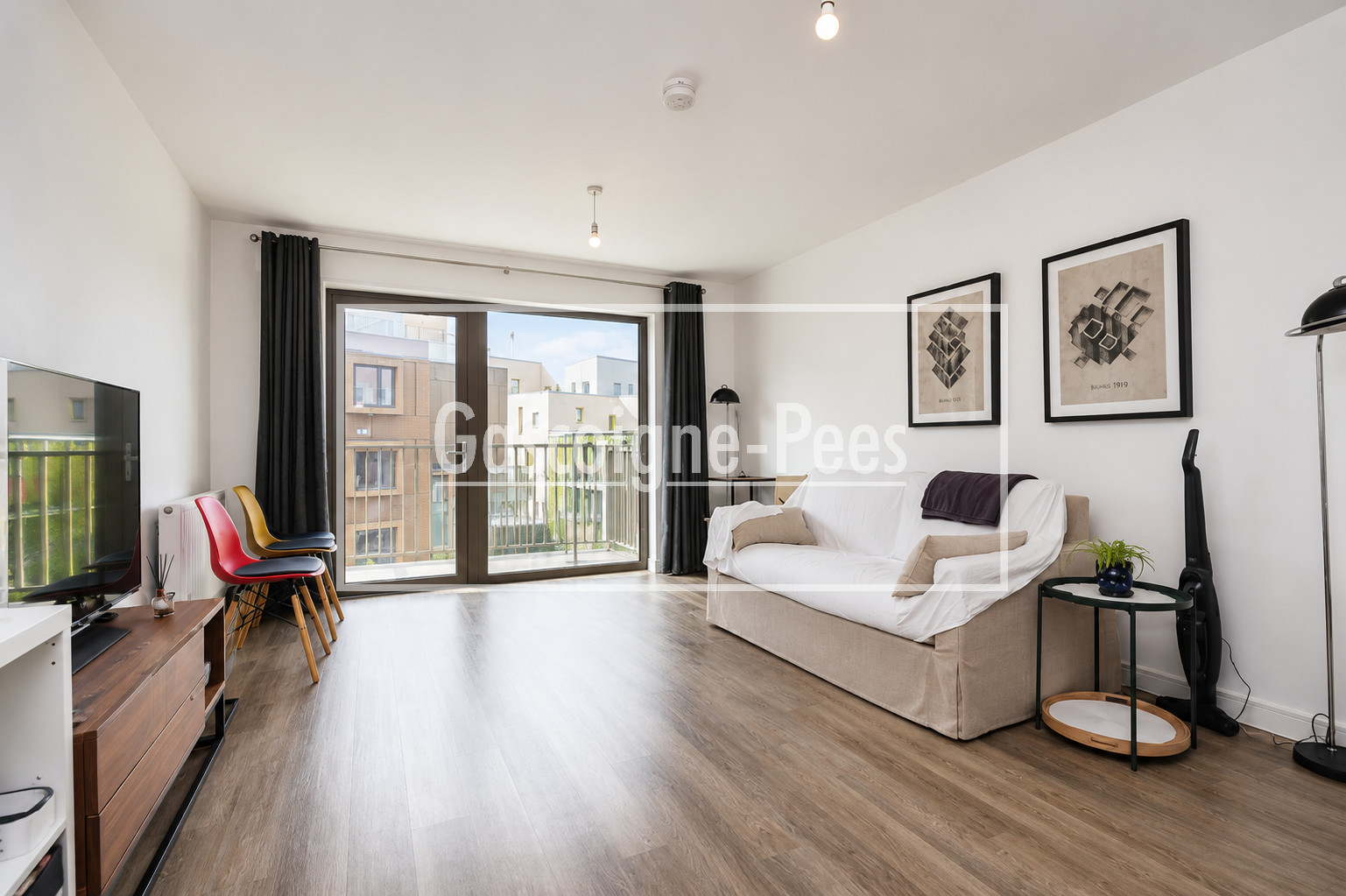 Flat Station View in Guildford