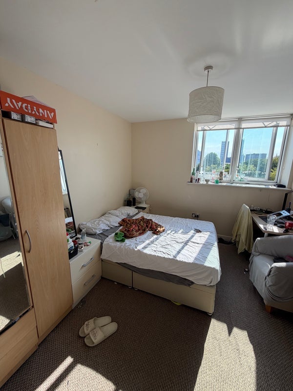 Room Vicarage Lane in Greater London