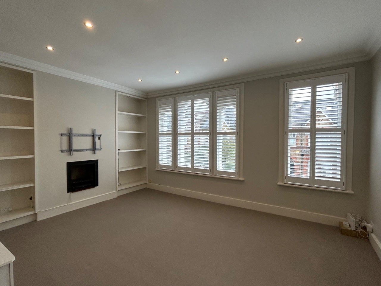 Flat Summerley Street in Greater London